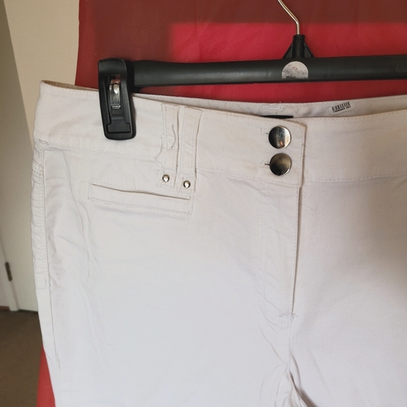 Larry Levine White Capri (308) NWOT - Picture 3 of 8